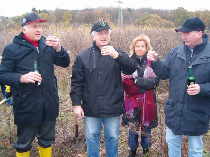 Ein "Prost" auf den neuen Baum 