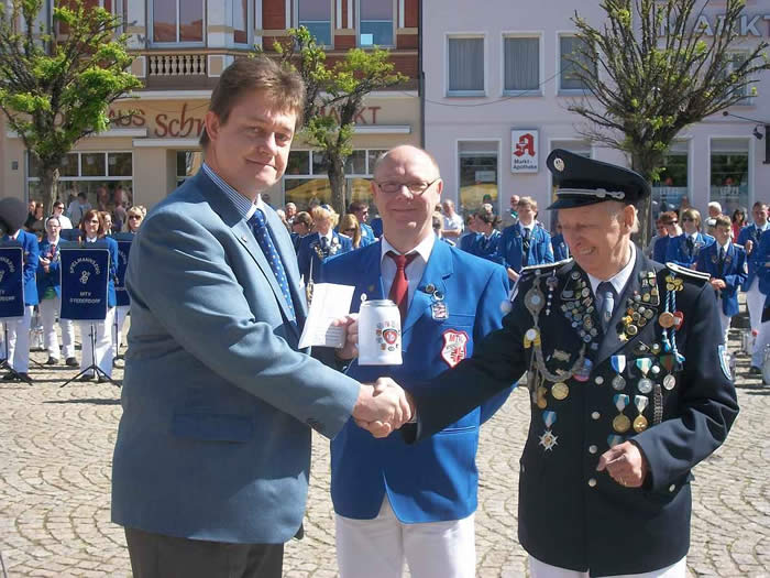 v.l.n.r. Bürgerschaffer Thomas Weitling, SGPF Sprecher Bernd Opitz und Heinz Krusekopp vom TSV Bildung