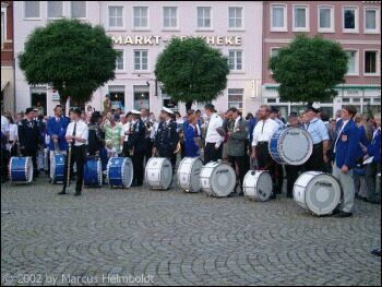  Die Spielleute sortieren sich 