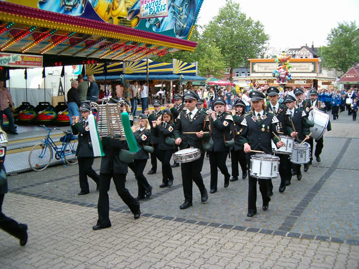 Die Jugendspielmannszüge eröffnen den Schützenplatz