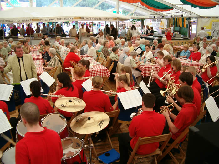 Seniorennachmittag im Niedersachsenzelt