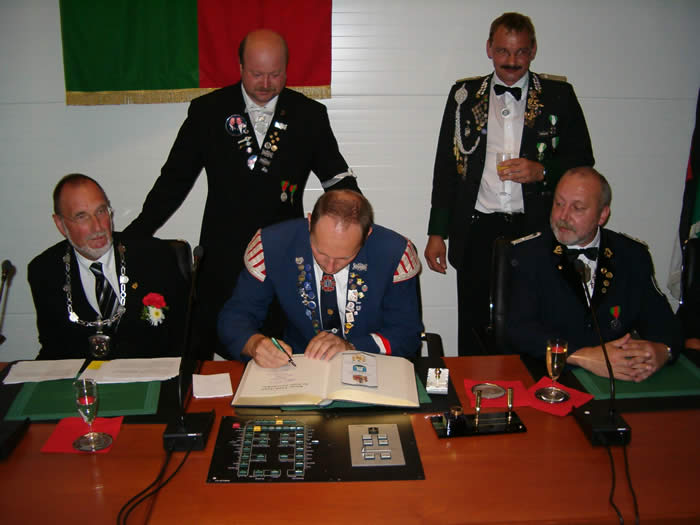 Eintragung ins Goldene Buch der Stadt Peine