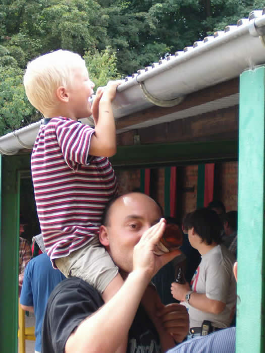 Prost Papa Weidlich ... ich trinke hier oben ;-)) - da wußte noch keiner etwas von seinem Königsschuß ...