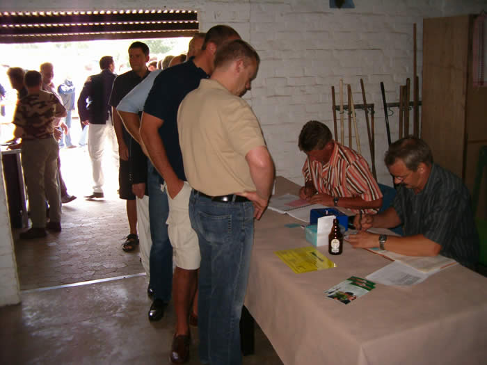 Bei der Anmeldung zum Bürgerkönigschießen