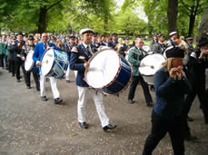 Die großen Trommeln dürfen nicht fehlen ... bei BUM immer mit dem linken Fuß auftreten ....