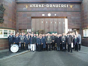 Vor dem Tor der Privatbrauerei Härke - 30. November 2011