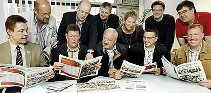 Chefredakteurin Frau Dr. Kerstin Loehr und Redakteur Bernd Stobäus im Gespräch mit den Vertretern der Korporationen